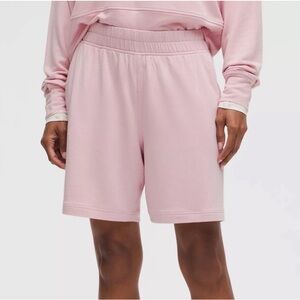 NWOT - Lululemon BeCalm mid rise Bermuda shorts - Pink Haze